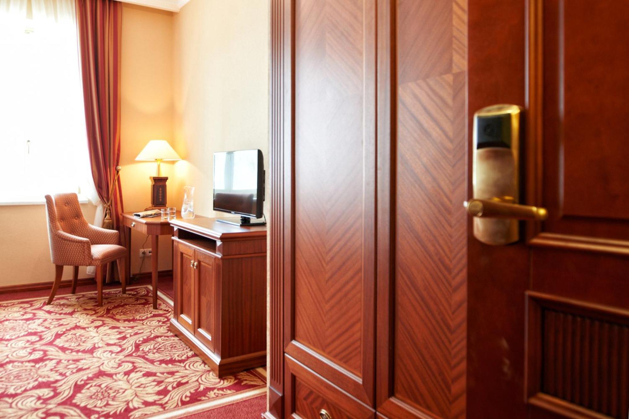 Palac Zelechow Spa & Wellness Екстер'єр фото