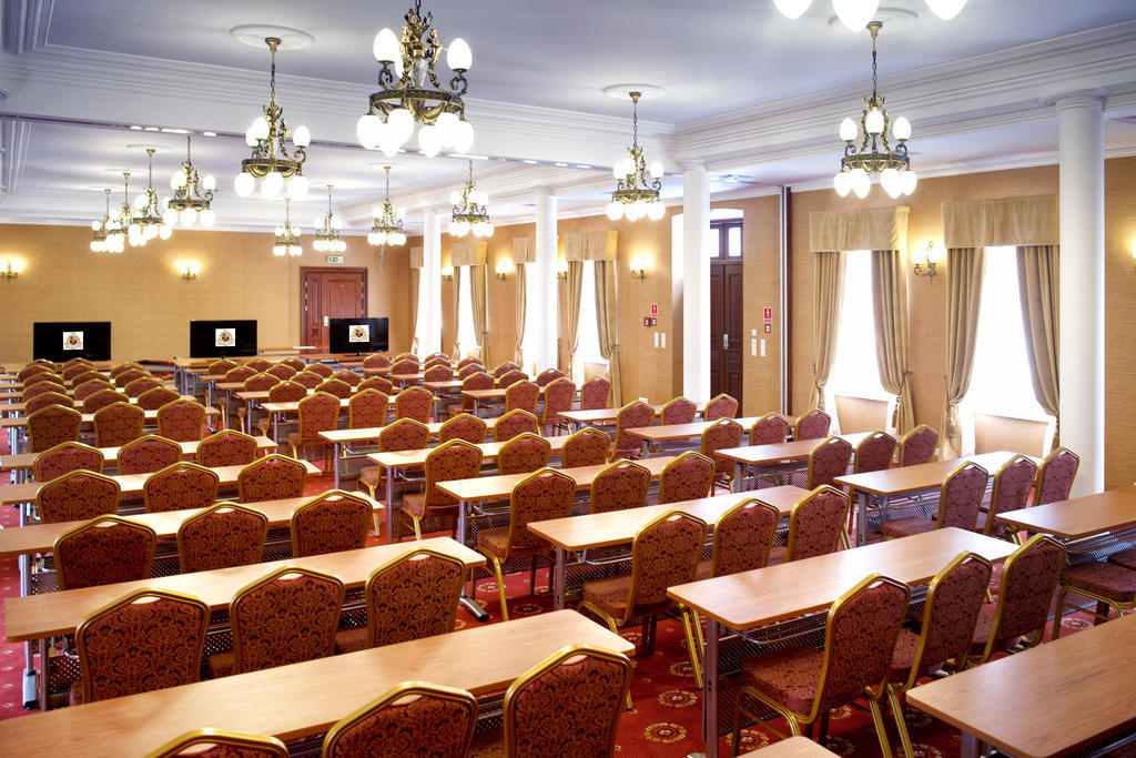 Palac Zelechow Spa & Wellness Екстер'єр фото