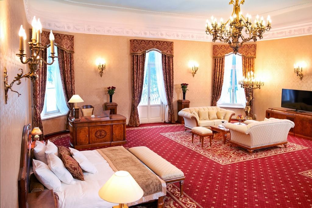 Palac Zelechow Spa & Wellness Екстер'єр фото